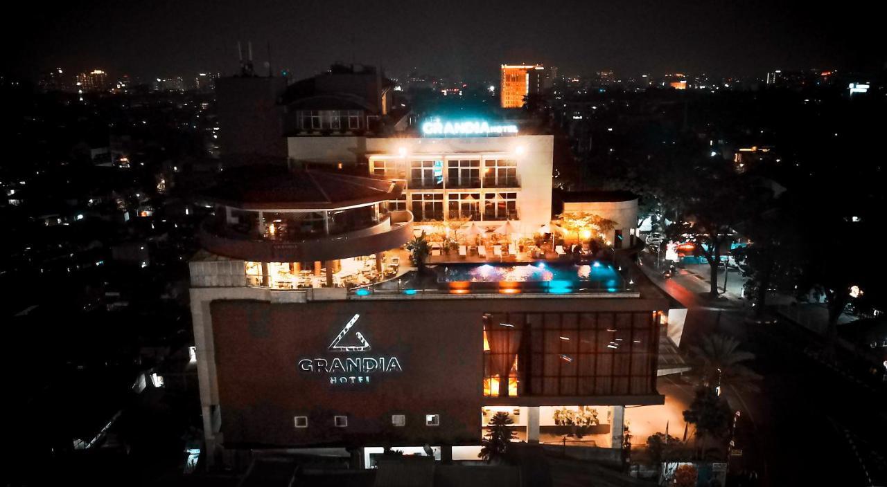 Grandia Hotel Bandung Exterior foto